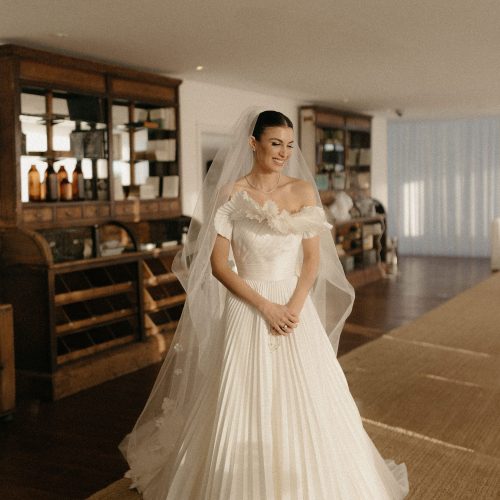 Noiva Realiza Promessa de Infância e Escolhe Vestido de Elie Saab para Casamento em Punta del Este