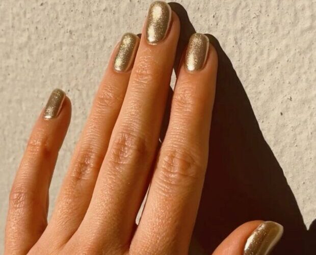 “Brilhe neste fim de ano com 8 esmaltes dourados metalizados para arrasar!”
