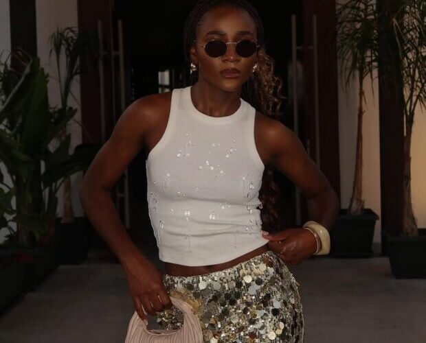 As tendências estão de volta: looks com brilho para brilhar em 10 inspirações