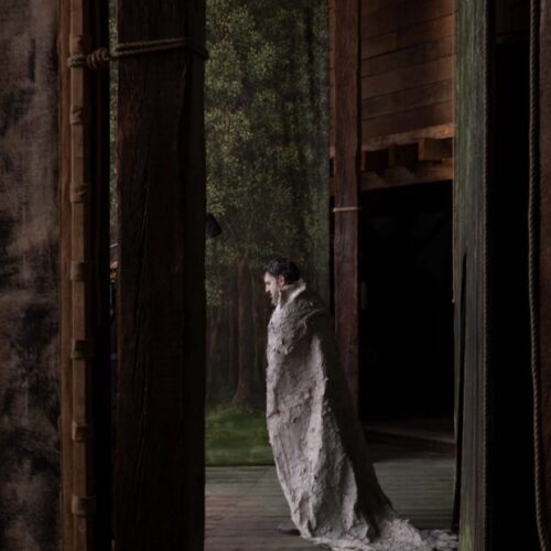 Hamnet explora o luto de forma intensa em performances emocionantes.