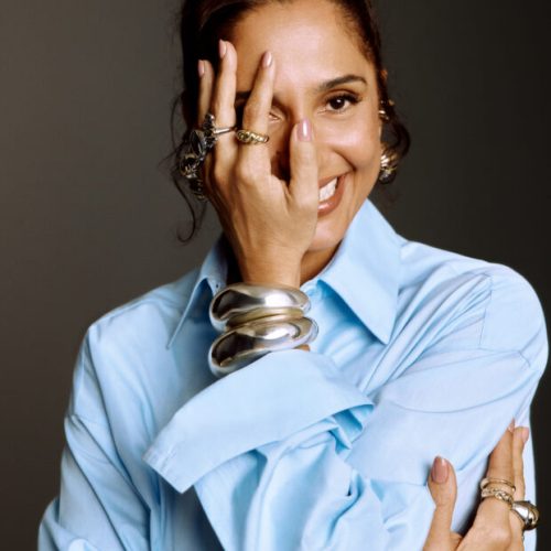 Camila Pitanga brilha na nova campanha de inverno da Riachuelo 2026