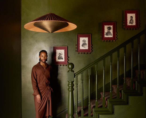 Thebe Magugu transforma suíte e galeria de hotel em Cape Town com sua incrível decoração