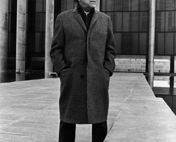 “Desvendando Oscar Niemeyer: 3 livros essenciais para compreender seu legado”