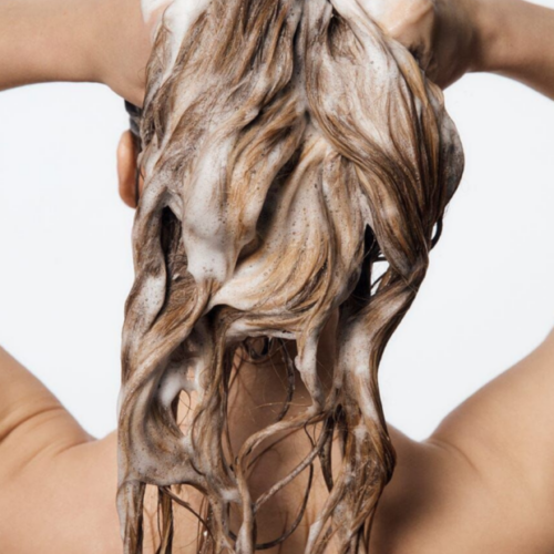 Os melhores shampoos para cabelos tingidos, segundo especialistas: conheça as 6 opções favoritas