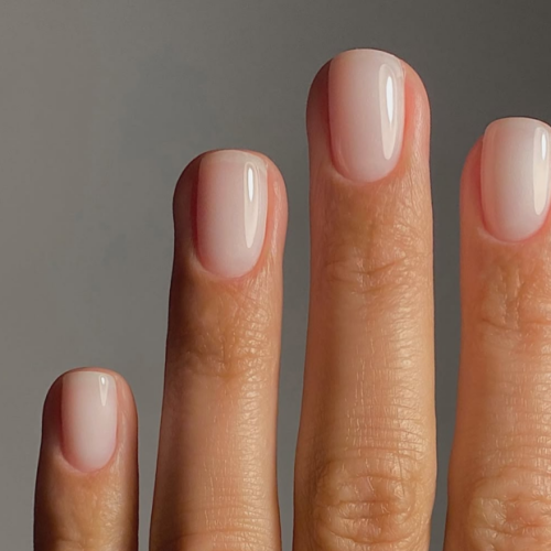 Descubra as Milky Nails: a nova febre para unhas sofisticadas e femininas