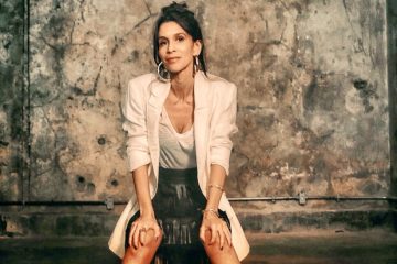 Sarah Oliveira explora o poder emocional das letras de músicas