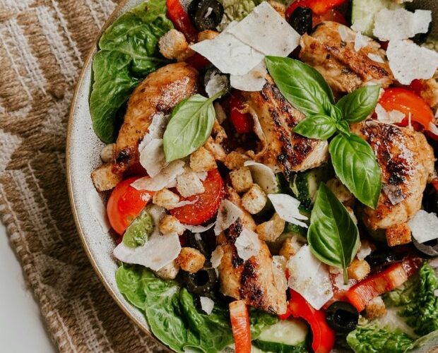 7 alimentos que auxiliam durante a menopausa.