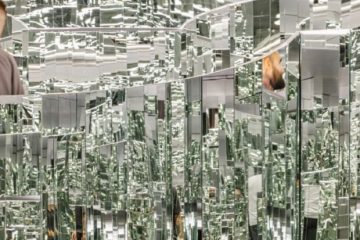 Britânica Es Devlin, renomada cenógrafa de Beyoncé e Bad Bunny, apresenta exposição inédita em São Paulo.