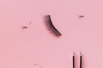 Técnica inovadora renova volume dos cílios com transplante