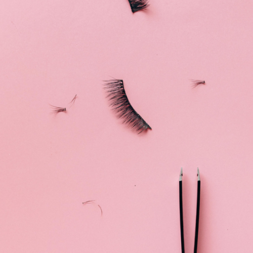 Técnica inovadora renova volume dos cílios com transplante