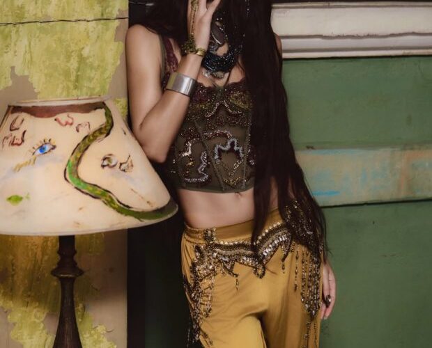 Hisha apresenta sua coleção ousada de bordados no Rio Fashion Week