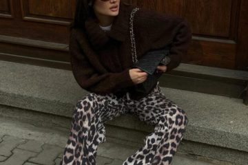 Sai do básico com a calça estampada de animal