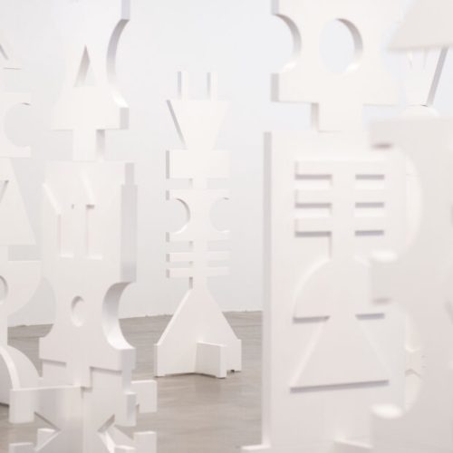 Rubem Valentim no MAM Rio: exposição explora cidades que marcaram a vida do artista