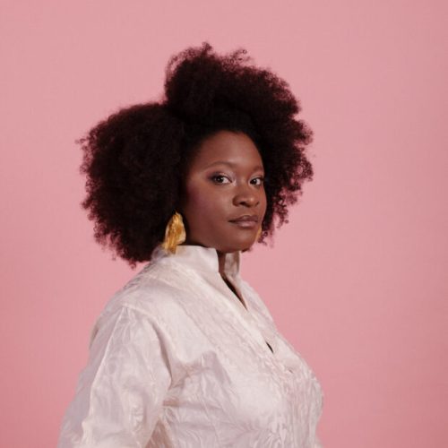 Hanayrá Negreiros apresenta a obra “Negras maneiras de vestir: uma fusão de moda, memória e arte afro-brasileira