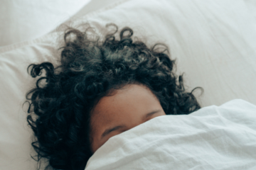 Revitalize seus cabelos enquanto dorme: 10 tratamentos noturnos para um sono de beleza