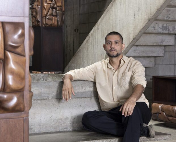 Cristián Mohaded: A Arte do Design Moldada pelas Cores e Cenários de Sua Terra Natal