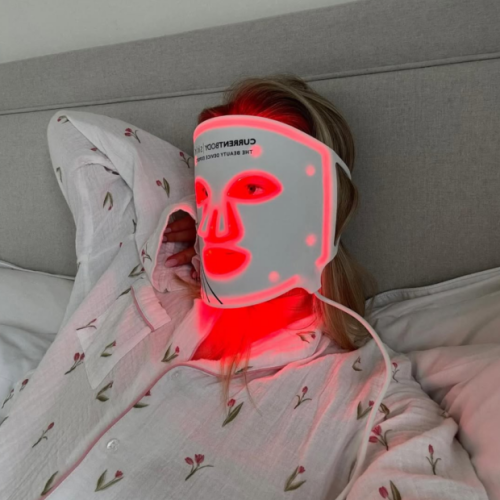 A revolução das máscaras de LED: dermatologista analisa a moda e a viabilidade do investimento