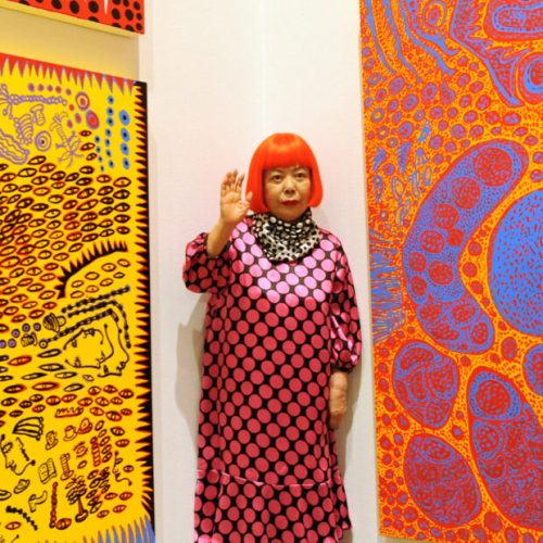 Yayoi Kusama, a artista das bolinhas que cativou o planeta, falece aos 97 anos