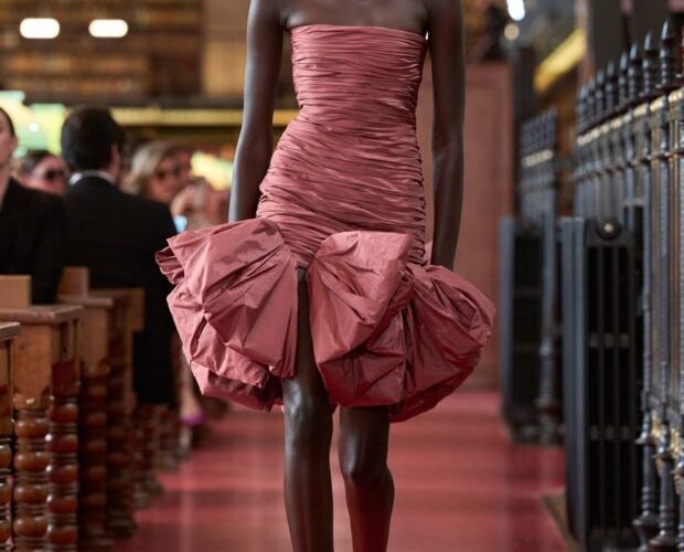 Valentino apresenta sua coleção de verão 2027 na PFW