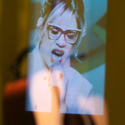 Marília Mendonça é homenageada com exposição e filme-documentário